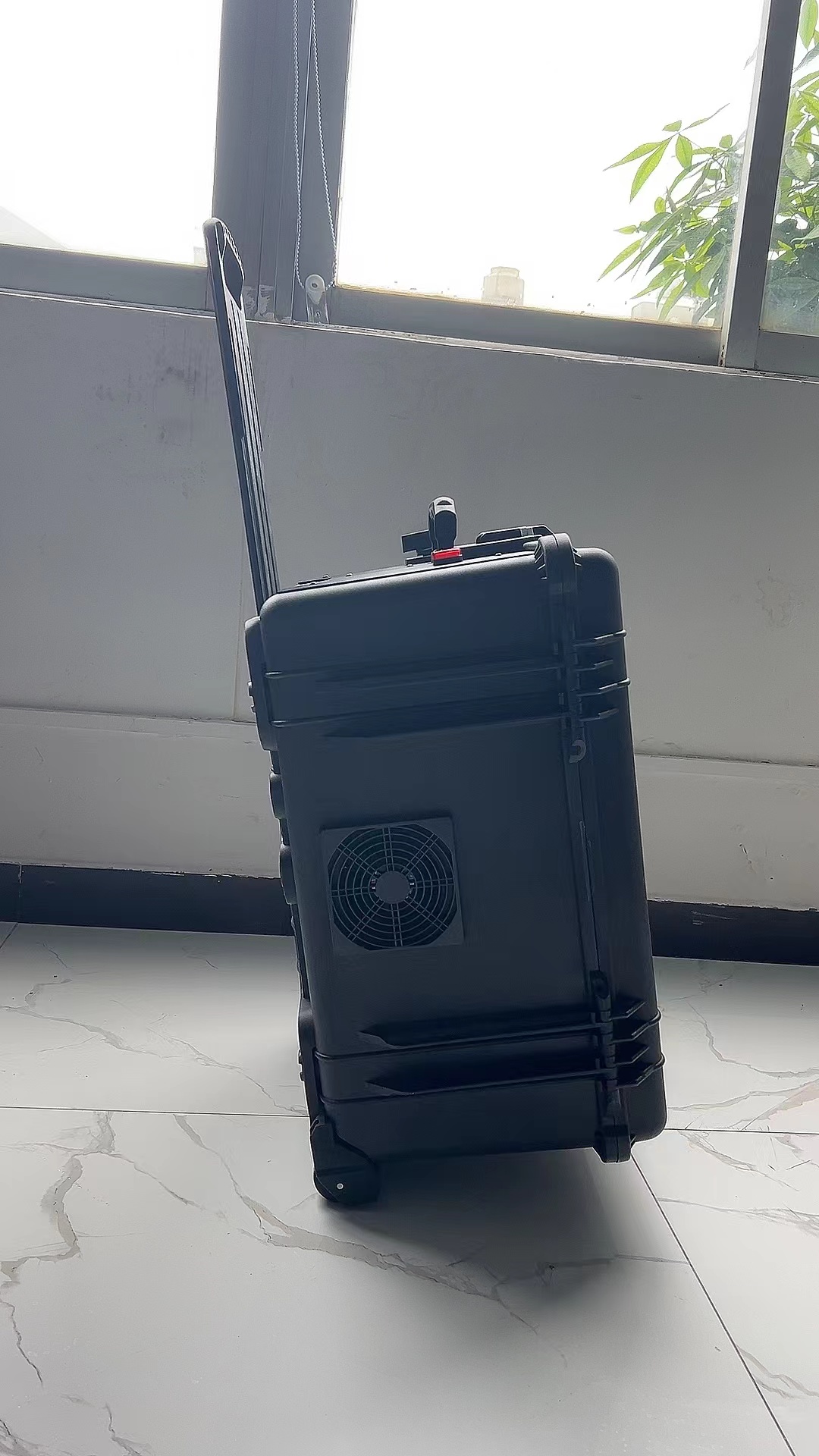 毛道乡手拉箱型移动通信干扰器